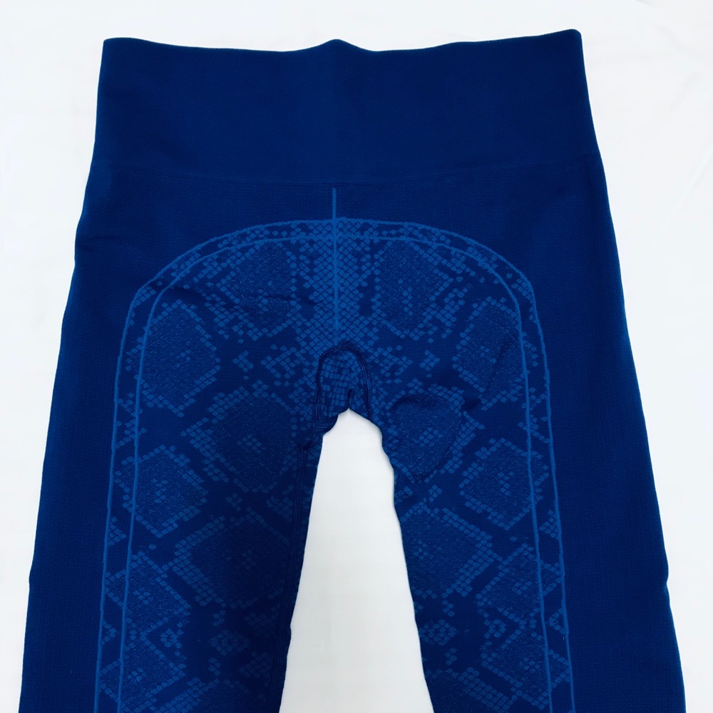 LuluLemon Ebb to Street Snake Print Leggings - Picture 4 of 4